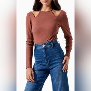 ASTR The Label Stretchy Ribbed Cut Out Body Suit in Dusty Pink sz XS